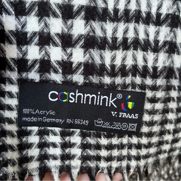 V FRAAS Cashmink Black & White Houndstooth Fringed Scarf - Picture 5 of 12